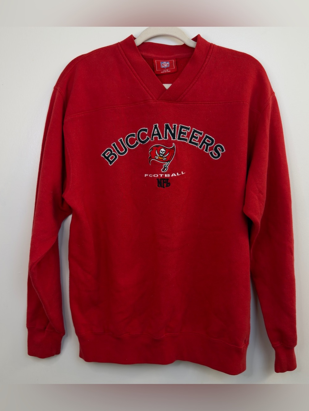 NFL Buccaneers Red Crewneck Men’s Sweatshirt with Embroidered Logo Size Medium